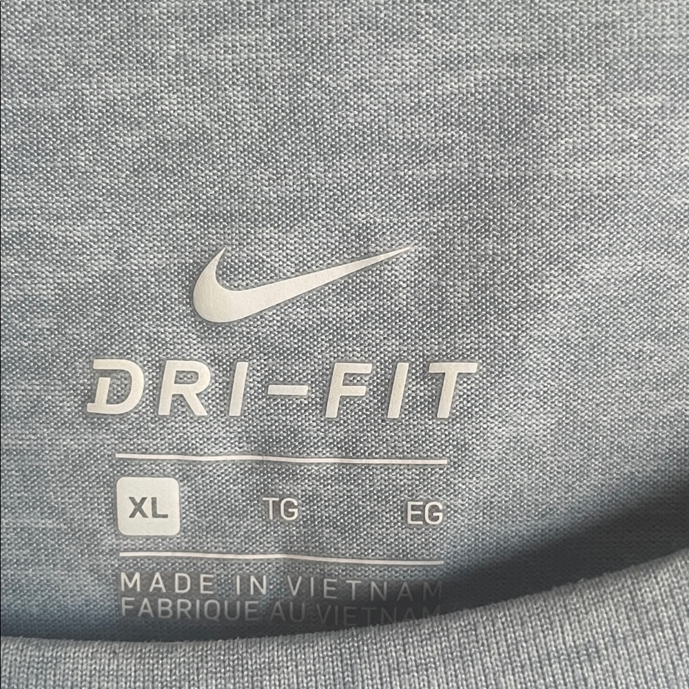 Nike Women's Light Gray Short Sleeve Tee dri fit xl - Picture 2 of 3